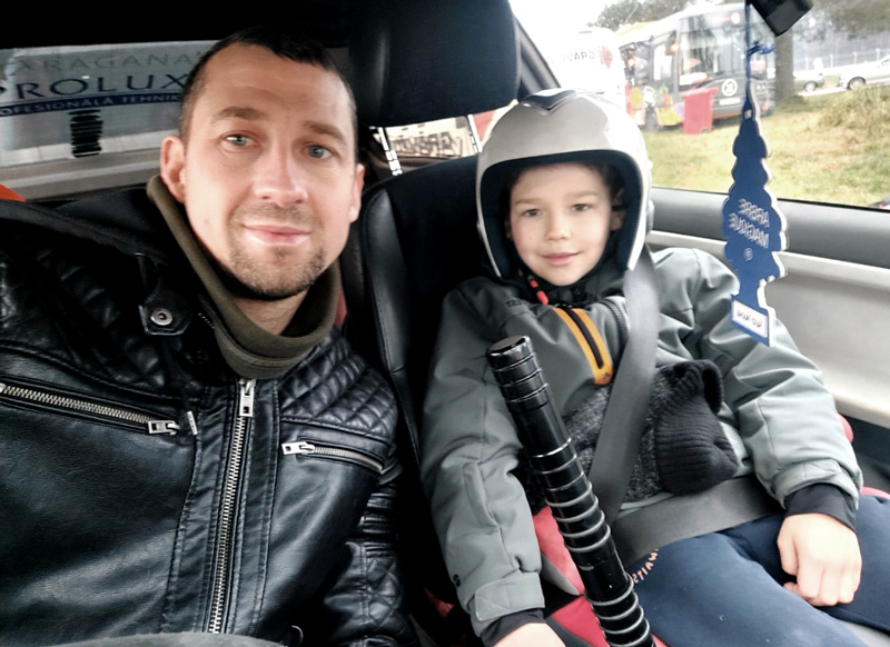 Galvu reibinošs piedzīvojums drifta trasē